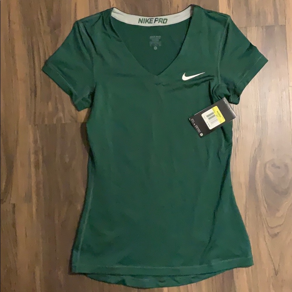 NWT Nike pro women’s top!